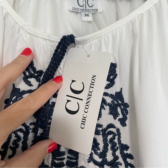 Chic Connection White Navy Embroidered Dress Bell Sleeve Size Medium, NWT - Picture 3 of 11